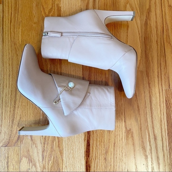 Nine West Quitit Light Natural Pearl Trim Ankle Boots - 9 - Picture 14 of 16